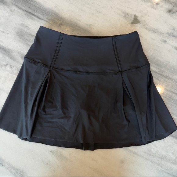 lululemon athletica Dresses & Skirts - Lululemon Black Tennis Skirt Skort Size 6 Pleats